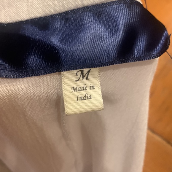 🌹Francesca’s Collection Beautiful White & Blue Embroidered Blouse - Picture 9 of 10